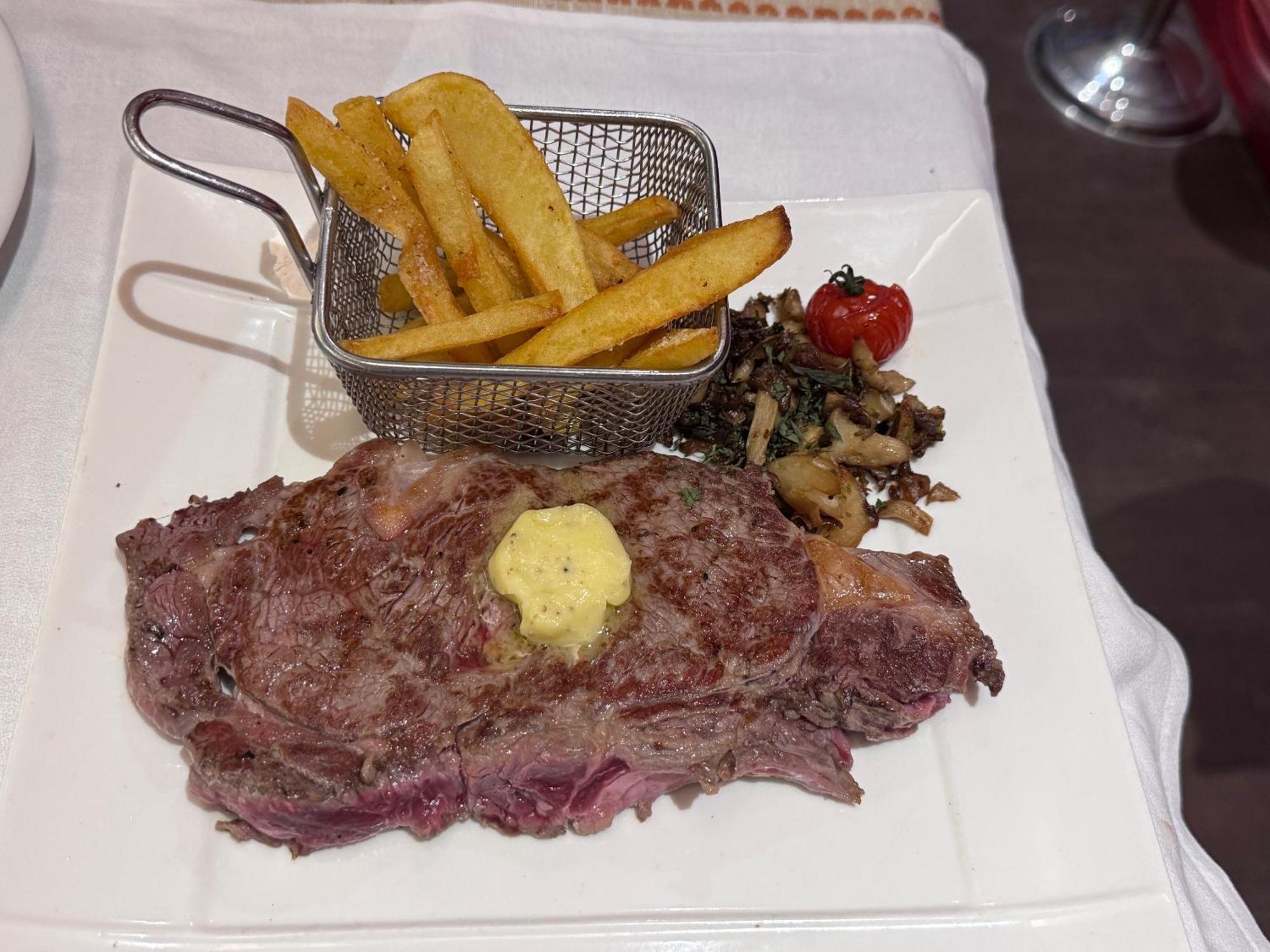 Logis Hotel Restaurant De La Paix Lodève Buitenkant foto