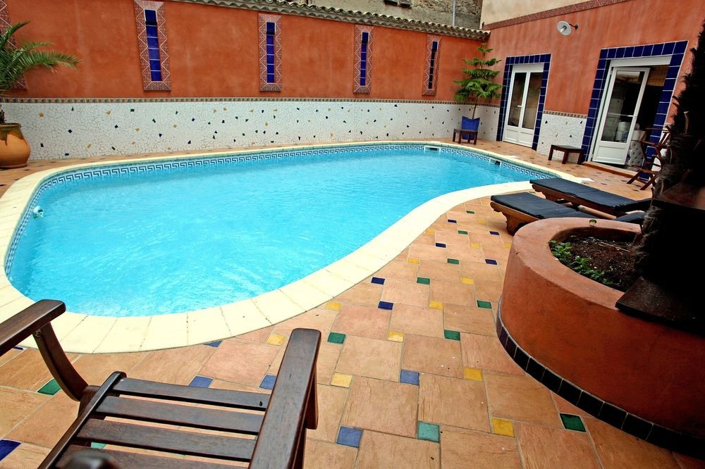 Logis Hotel Restaurant De La Paix Lodève Buitenkant foto